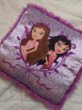 Vintage 2005 Livin' Bratz Far-Out Fashion Pillow Roxxi and Jade MGA